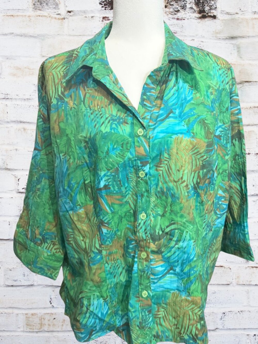 vintage-style tropical/leaf-print button-up shirt with a relaxed, casual look.